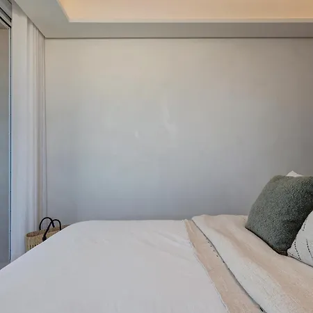 Luxury Front 2 Bed In Towers *